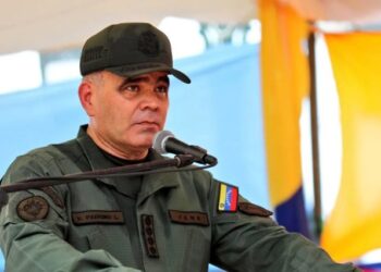 Padrino López aseguró que se mantendrá despliegue militar en zona atlántica hasta que “salga” buque británico (VIDEO)