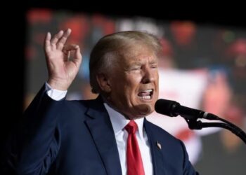 Trump bromeó con ser dictador por un día y tuvo que rectificar sus palabras