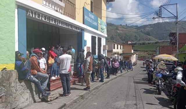 Largas filas y caos para tramitar cédula en oficina del Saime en el páramo merideño