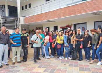 Docentes exigen al alcalde de San Cristóbal que cumpla con los beneficios laborales