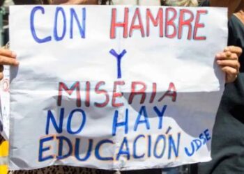 Maestros venezolanos se preparan para seguir protestando por mejoras salariales en 2024