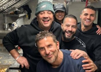 Estrella en el food truck: Bradley Cooper vendió sándwiches por 10 dólares en Nueva York y enloqueció a todos (VIDEO)