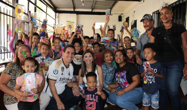 Fotos: más de 500 niños han recibido juguetes en Baruta por parte del concejal Luis Aguilar