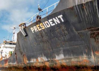 Empresarios urgen retirar buque cargado con combustible fondeado en bahía de Pampatar