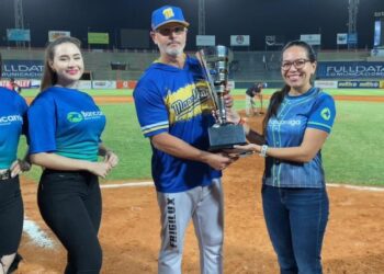 Navegantes del Magallanes con un nuevo trofeo: la Copa Bancamiga