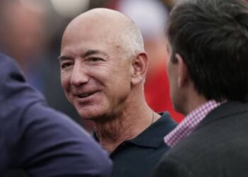 Se filtró el polémico contrato que Jeff Bezos le hizo firmar a su ex ama de llaves