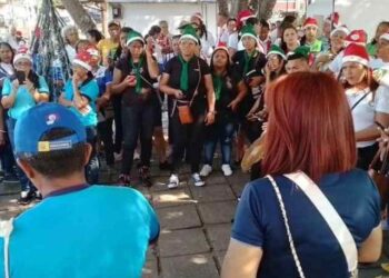 Docentes de Calabozo salieron a las calles para un “parrandón de protesta magisterial”