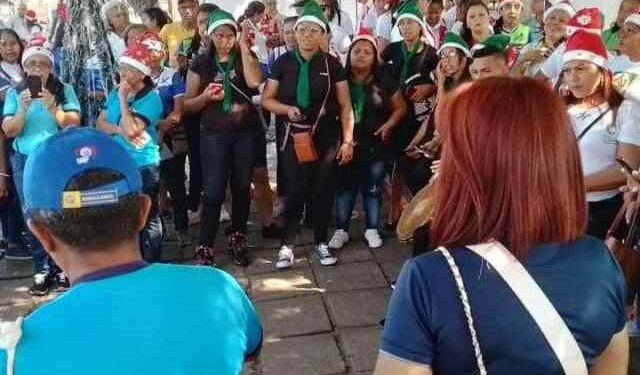 Docentes de Calabozo salieron a las calles para un “parrandón de protesta magisterial”