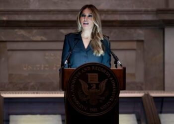 Melania Trump participó de un evento del gobierno de EEUU y una omisión en su discurso llamó la atención