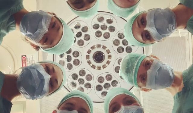 Lo que gana un médico en Estados Unidos, según la especialidad