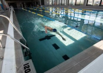 Tragedia en Illinois: estudiante de secundaria sufrió un derrame cerebral tras una práctica de natación