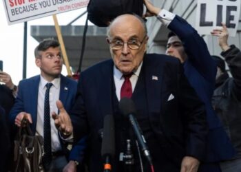Giuliani se declara en bancarrota tras ser condenado a pagar más de 148 millones de dólares