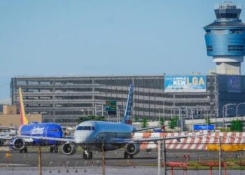 El insólito hallazgo en aeropuerto de Nueva York: pañal de bebé contenía 17 balas escondidas