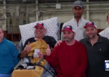 Familia de Florida celebra el regreso para Navidad de estadounidense que estuvo preso en Venezuela