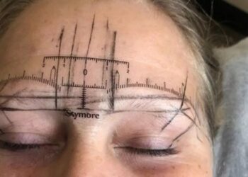 Fallo épico en Míchigan: Lo que tuvo que hacer una mujer para ocultar terrible error en sus cejas por microblading