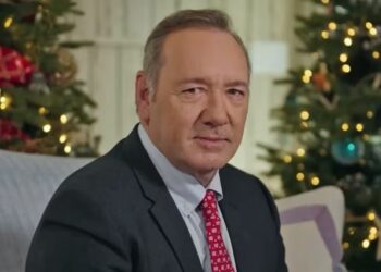 VIDEO: Kevin Spacey reapareció como Frank Underwood junto a Tucker Carlson e insinuó una candidatura presidencial