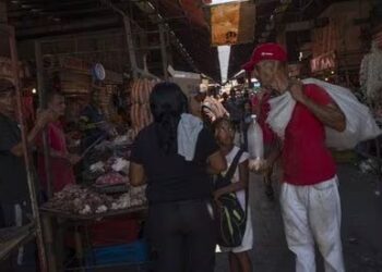 Muchas familias en Maracaibo y Cabimas solo pueden comer dos veces al día, según Codhez