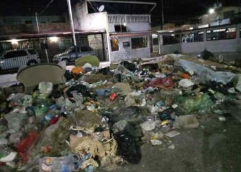 En el sector José Félix Ribas de Maracay los cerros de basura son los nuevos “adornos de Navidad”