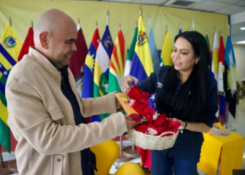 Willian Hernández presentó su libro Bitácora Energética