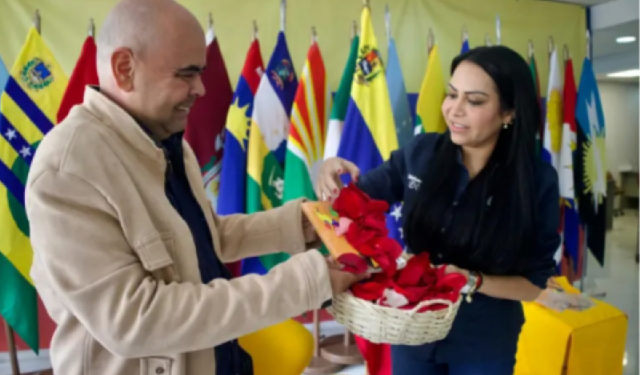 Willian Hernández presentó su libro Bitácora Energética