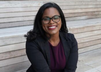 Empresaria latina crea con la IA una aplicación que traduce el lenguaje de señas a texto