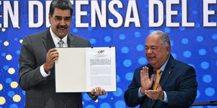 Las 5 principales noticias de Venezuela hoy: CNE da cifra de votos en referendo Esequibo; Guyana niega que haya bandera venezolana, y más