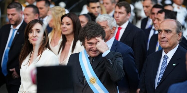 Argentina se prepara para inicio de terapia de «shock» del presidente Milei; habrá anuncios económicos este martes