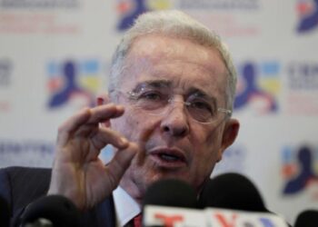 Álvaro Uribe espera que se permita candidatura de María Corina Machado tras liberación de Alex Saab