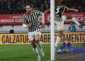Juventus ganó en Monza con pocas llegadas, pero mucha efectividad al descuento