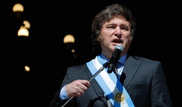 Milei tildó de “corruptos y sádicos” a los críticos de su reforma estatal en Argentina