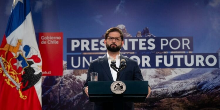 Los chilenos rechazan por segunda vez cambiar la Constitución, presidente Boric descarta un tercer intento en su mandato