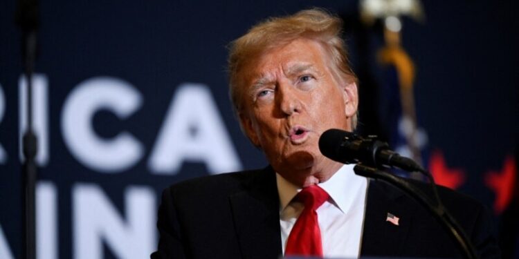 Jueza pone pausa a caso de injerencia electoral de Trump mientras apela derecho a inmunidad