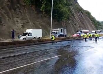 VIDEO: Habilitan parcialmente el paso en la autopista Gran Mariscal de Ayacucho tras terrible accidente