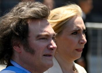 Argentina: Gobierno anuncia reducción de choferes y coches oficiales y otras medidas de ajuste