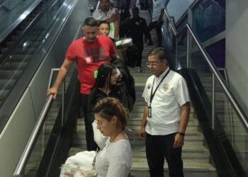 Por qué un “comando especial” recibe a cientos de venezolanos repatriados desde EEUU y México