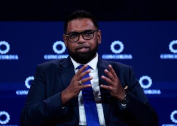 Los desalentadores comentarios del presidente guyanés sobre su próxima reunión con Maduro