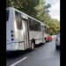 Conductores de autobús practican peligrosas maniobras en las autopistas caraqueñas (Video)