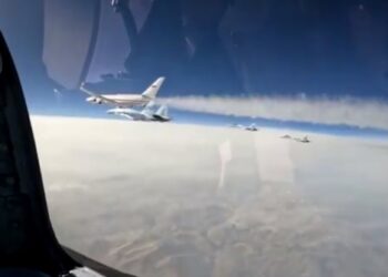 ¿Miedito? Avión de Putin fue escoltado por cazas rusos durante todo el vuelo a Emiratos Árabes Unidos (Video)