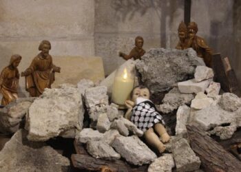 Un Niño Jesús entre ruinas como las víctimas en Gaza