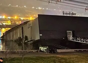 Se hundió un barco discoteca en Belgrado con más de 100 personas a bordo