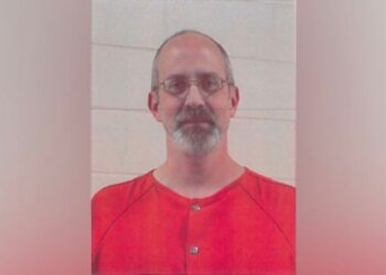 Profesor de secundaria en Houston amenazó a estudiante musulmana con decapitarla por este motivo