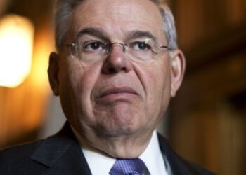 Oro encontrado en la casa del senador Bob Menéndez está vinculado a un robo en 2013