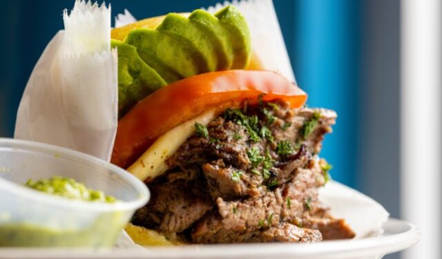 “Embajadores de Venezuela en Chicago”: Bolivar & Lincoln, los creadores de la mejor arepa de Illinois