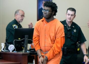 La dura pena que enfrentaría joven tras darle brutal golpiza a una maestra por una Nintendo Switch en Florida