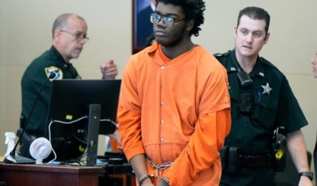 La dura pena que enfrentaría joven tras darle brutal golpiza a una maestra por una Nintendo Switch en Florida