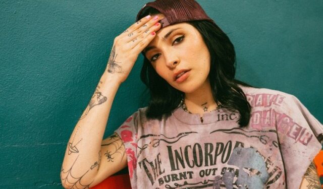 Sin remordimiento: Carmen DeLeon hace referencia al desamor con “¡Que Chimbo!”