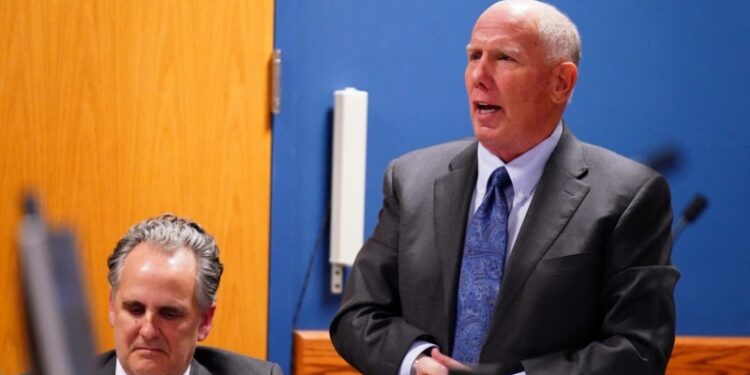 Abogado de Trump en Georgia argumenta que caso en contra del expresidente «viola la libertad de expresión»