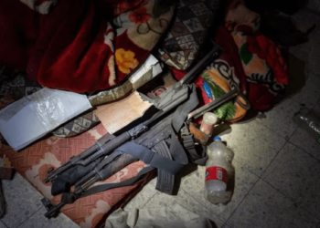 Kalashnikovs, granadas y bazucas: Israel halló armas en una habitación de niños en el centro de Gaza