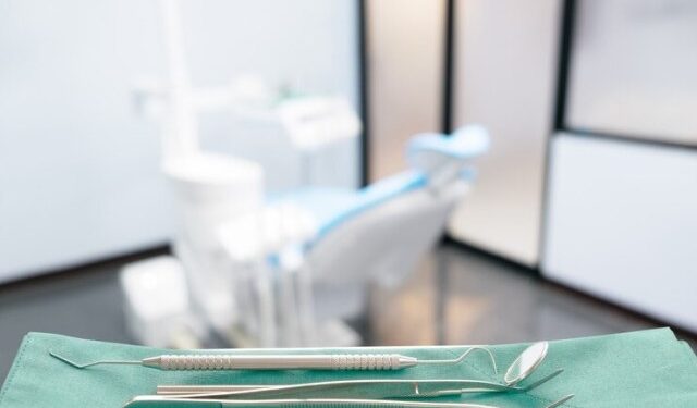 Horror en la sala del dentista: le realizó más de 30 intervenciones a una paciente en cinco horas