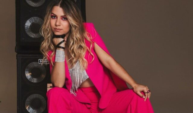 La nostalgia toma protagonismo con “Luces de Navidad”, el más reciente estreno de Cori Adrianza